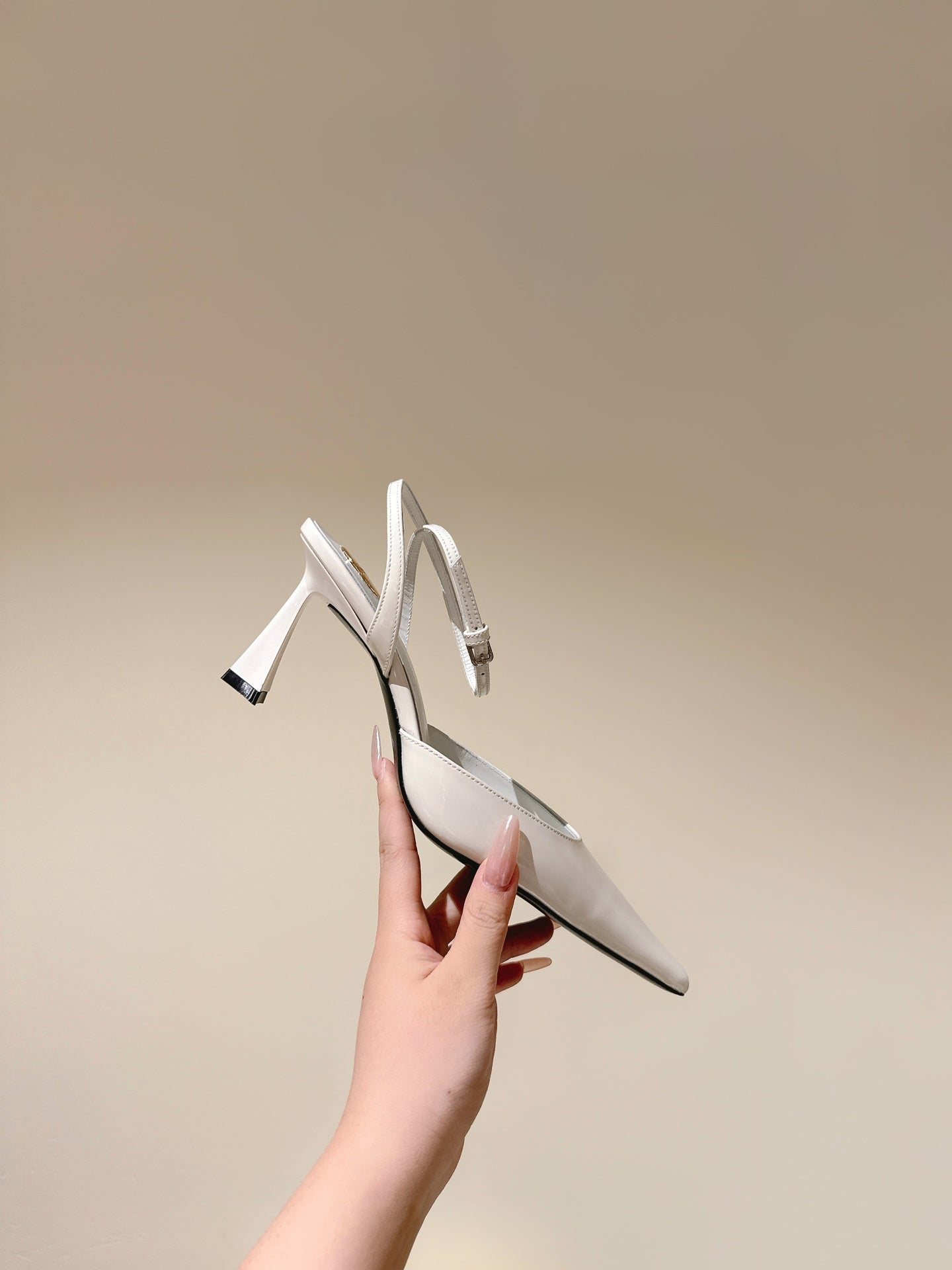 AIMÉE HIGH 8 CM SLINGBACK PUMPS IN WHITE PATENT CALFSKIN - 35