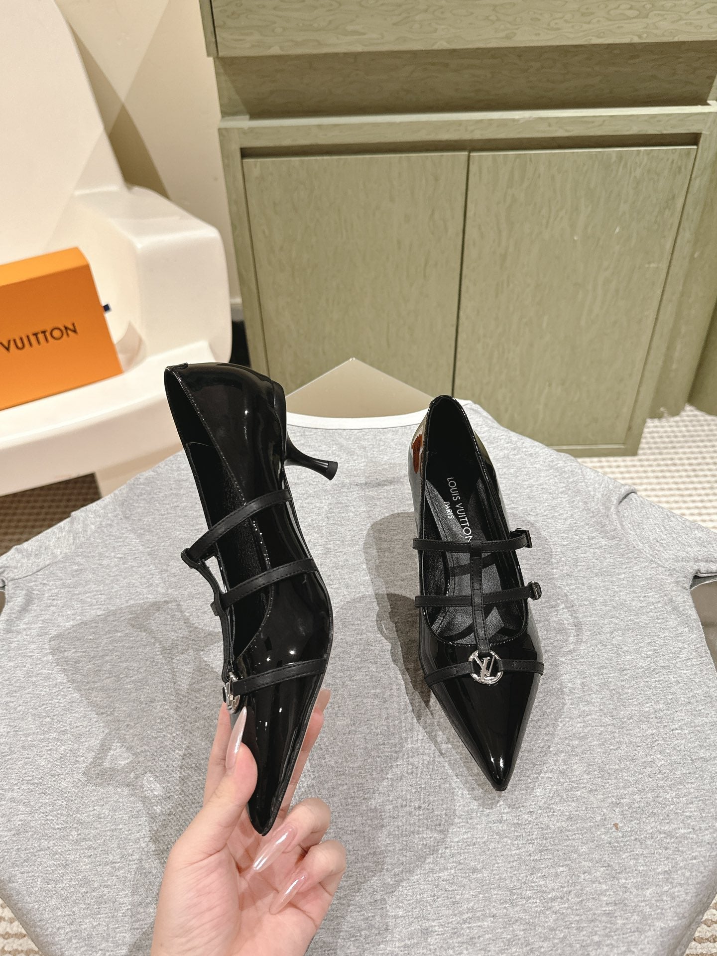 HIGH PUMP 45MM IN BLACK CALFSKIN WITH BLACK STRAPS - 35