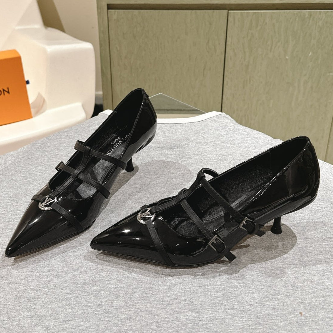 HIGH PUMP 45MM IN BLACK CALFSKIN WITH BLACK STRAPS - 35