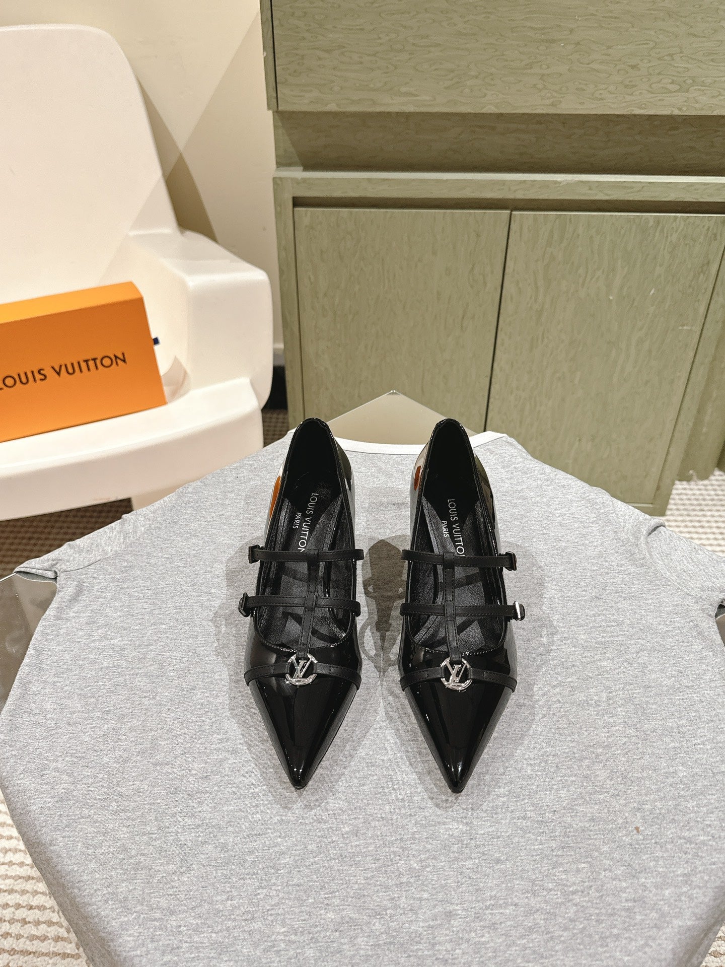 HIGH PUMP 45MM IN BLACK CALFSKIN WITH BLACK STRAPS - 35