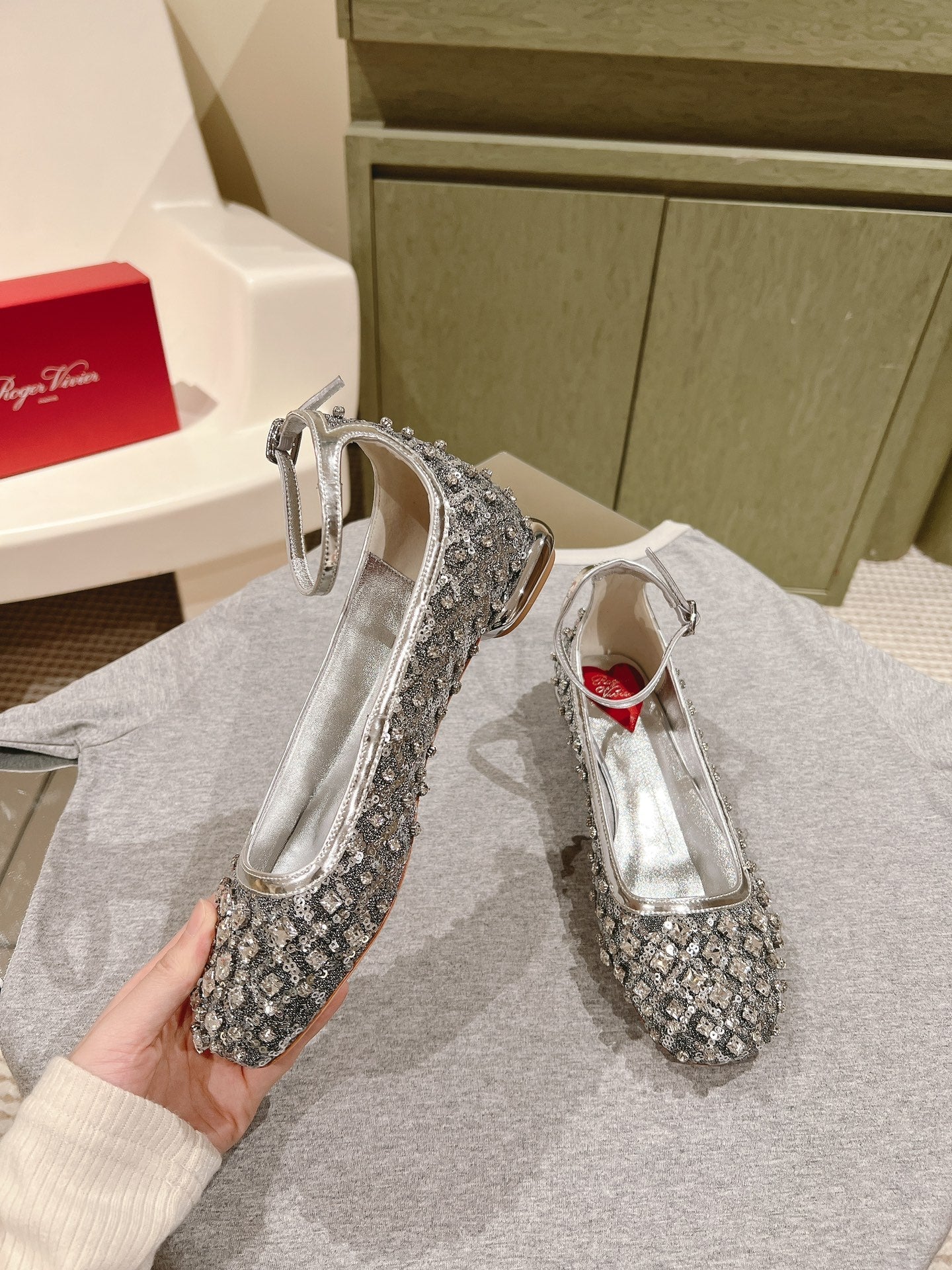 BALLERINAS IN SILVER FABRIC WITH CRYSTAL DETAILING - 35