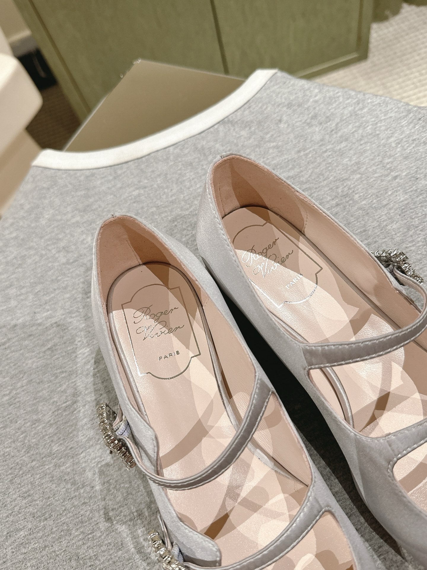 TRÈS VIVIER MARY JANE DOUBLE-STRAP IN SILVER SILK - 35