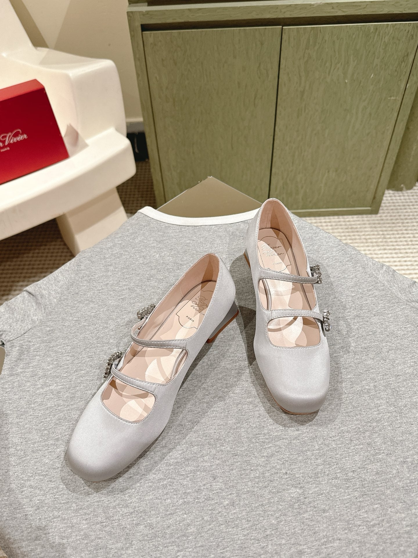 TRÈS VIVIER MARY JANE DOUBLE-STRAP IN SILVER SILK - 35