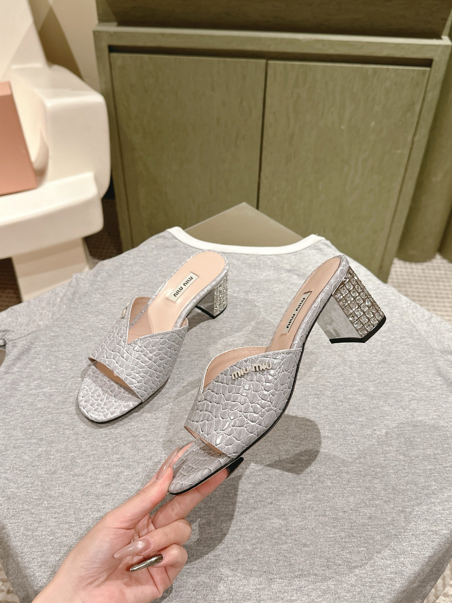 JEWELLED HEEL 55 MULE SANDALS IN SILVER CALFSKIN - 35