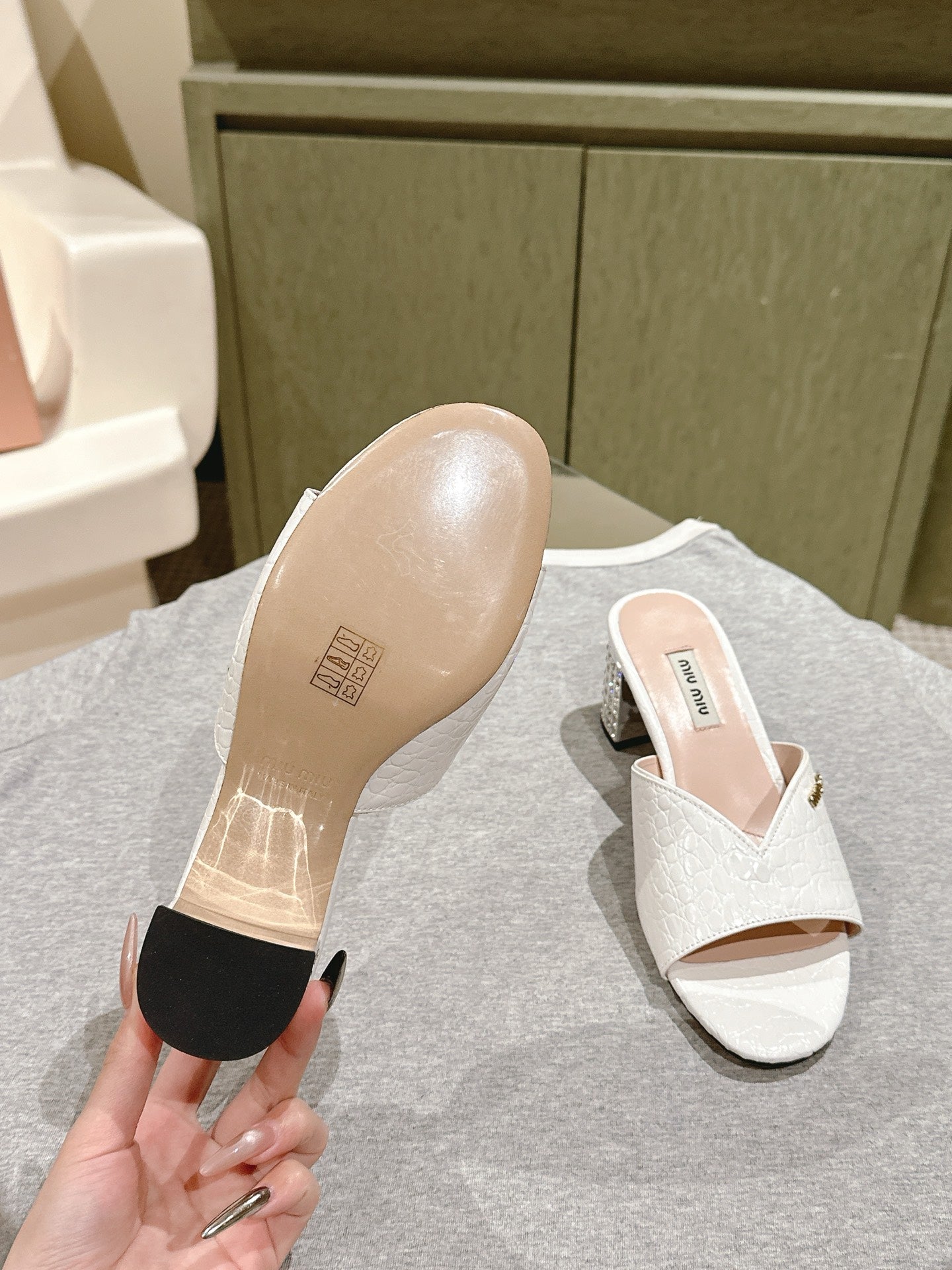 JEWELLED HEEL 55 MULE SANDALS IN WHITE CALFSKIN - 35