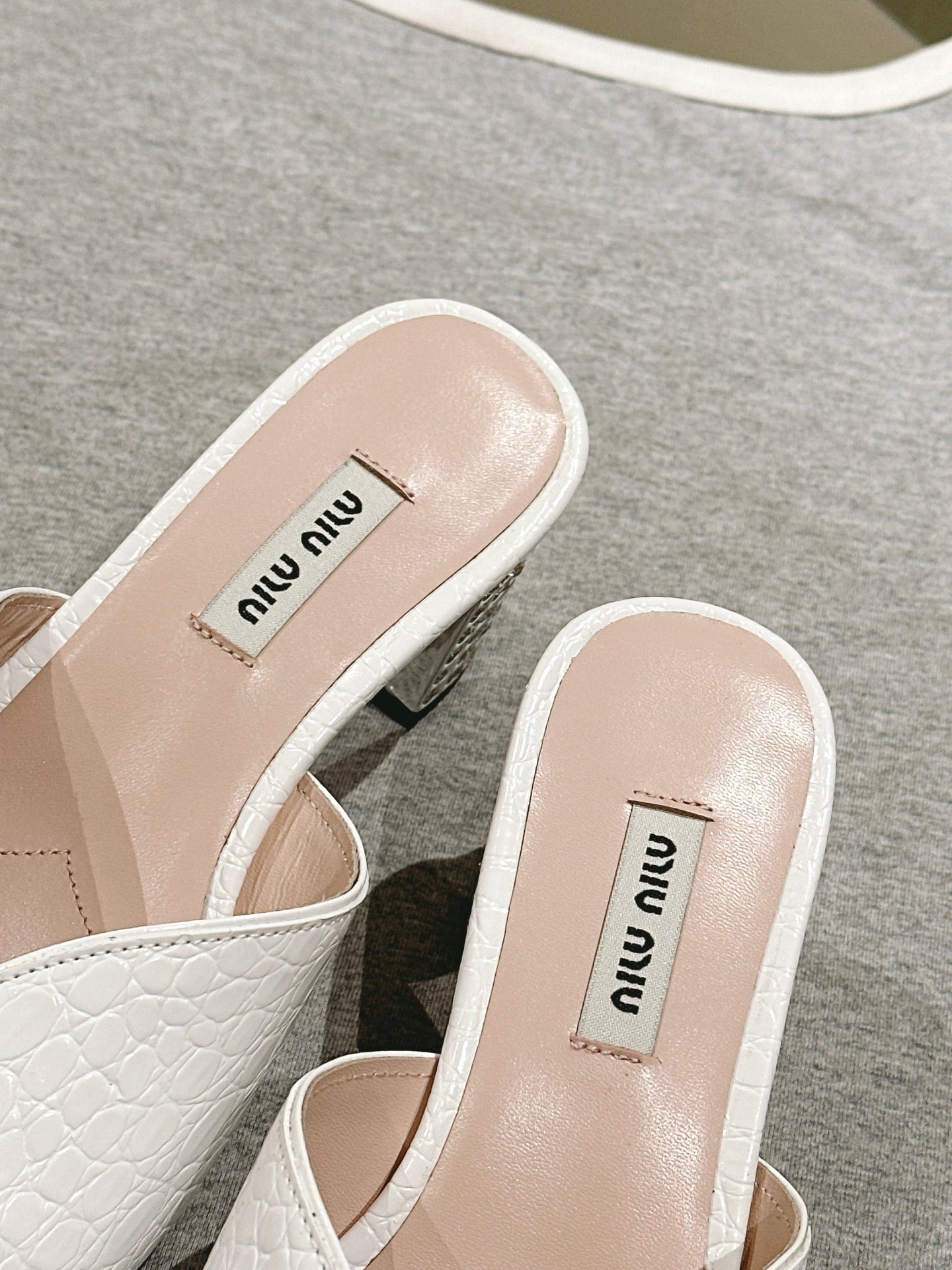 JEWELLED HEEL 55 MULE SANDALS IN WHITE CALFSKIN - 35