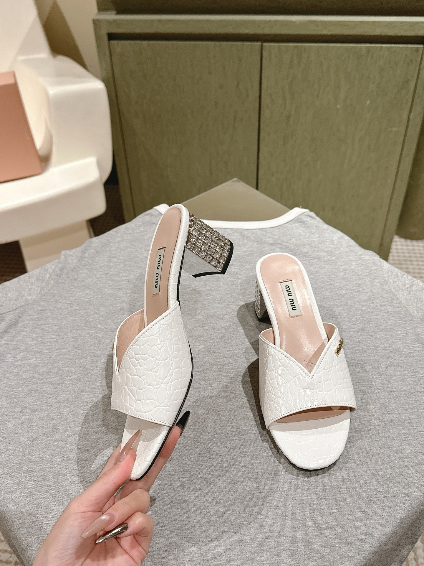 JEWELLED HEEL 55 MULE SANDALS IN WHITE CALFSKIN - 35