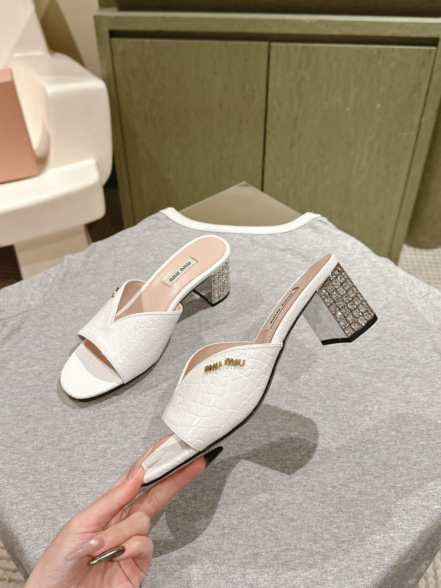 JEWELLED HEEL 55 MULE SANDALS IN WHITE CALFSKIN - 35