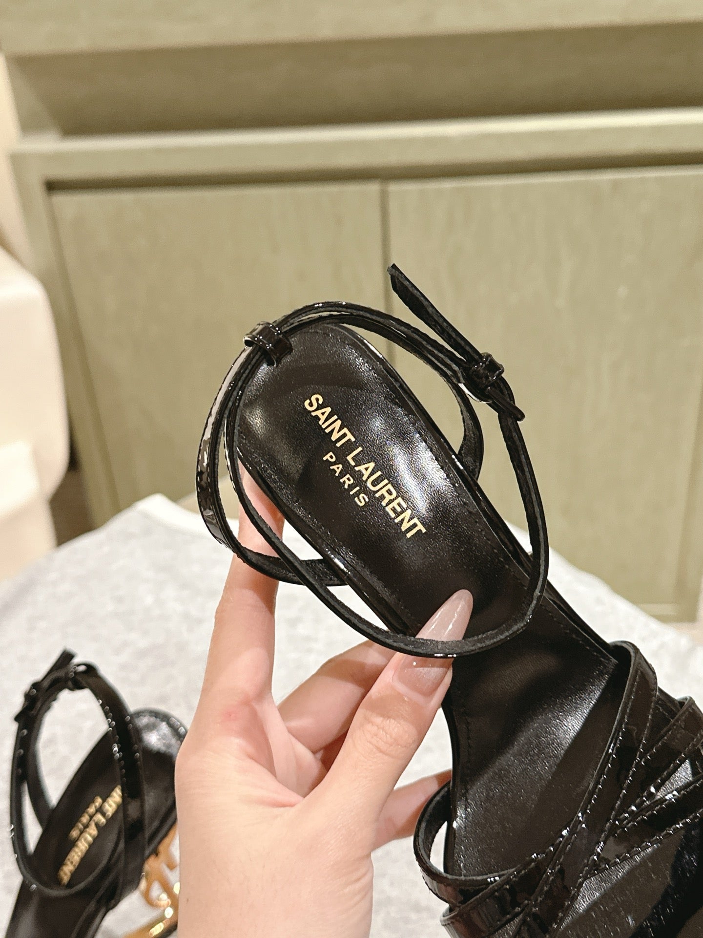 YSL 25S HIGH-HEEL SANDALS 100 MM IN BLACK GLOSSY LAMBSKIN WITH YSL LOGO HEEL DESIGN IN GOLD - 35