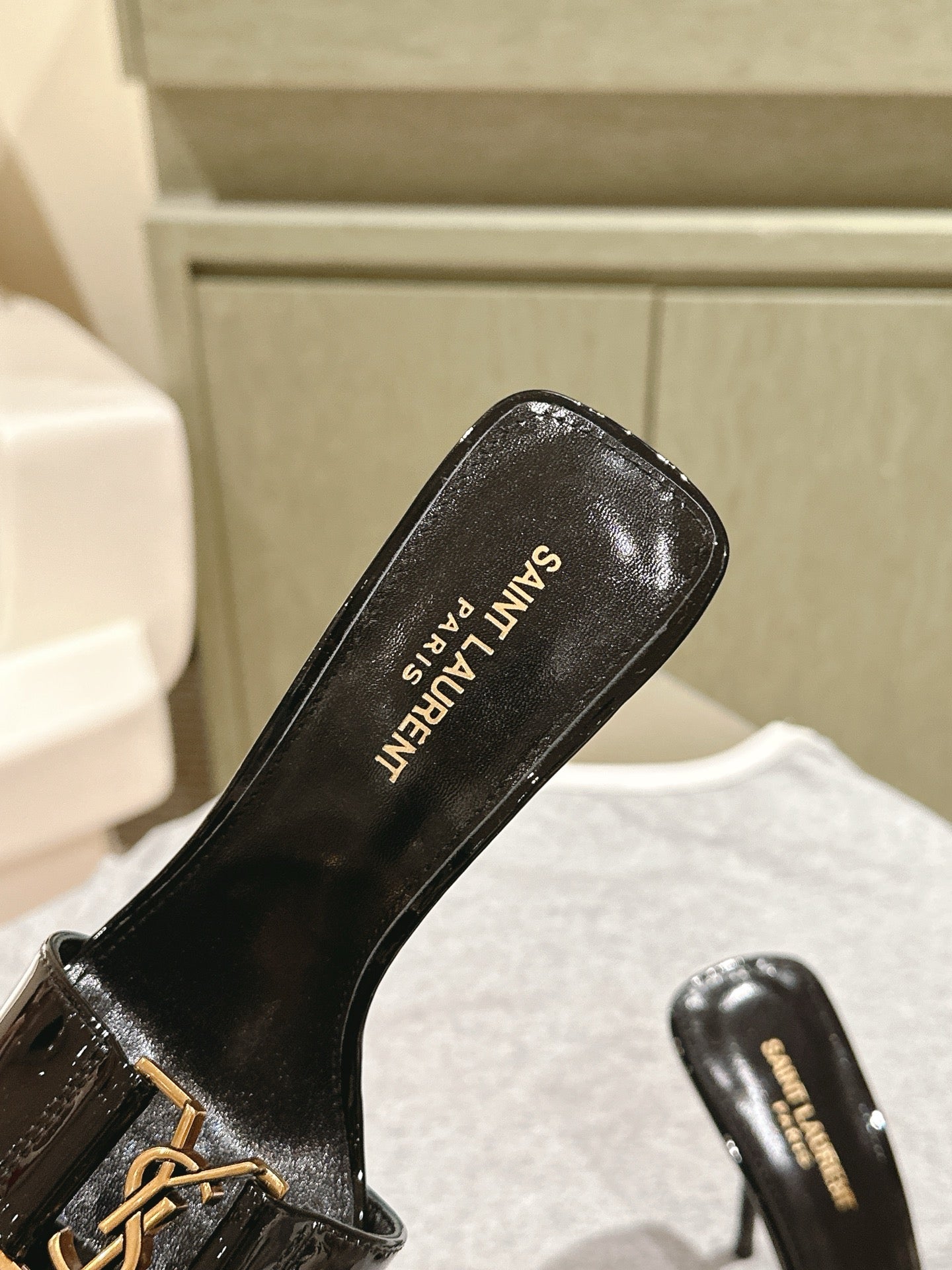 YSL 25S SQUARE-TOE HIGH-HEEL SANDALS 100 MM IN BLACK GLOSSY LAMBSKIN WITH GOLD HARDWARE - 35