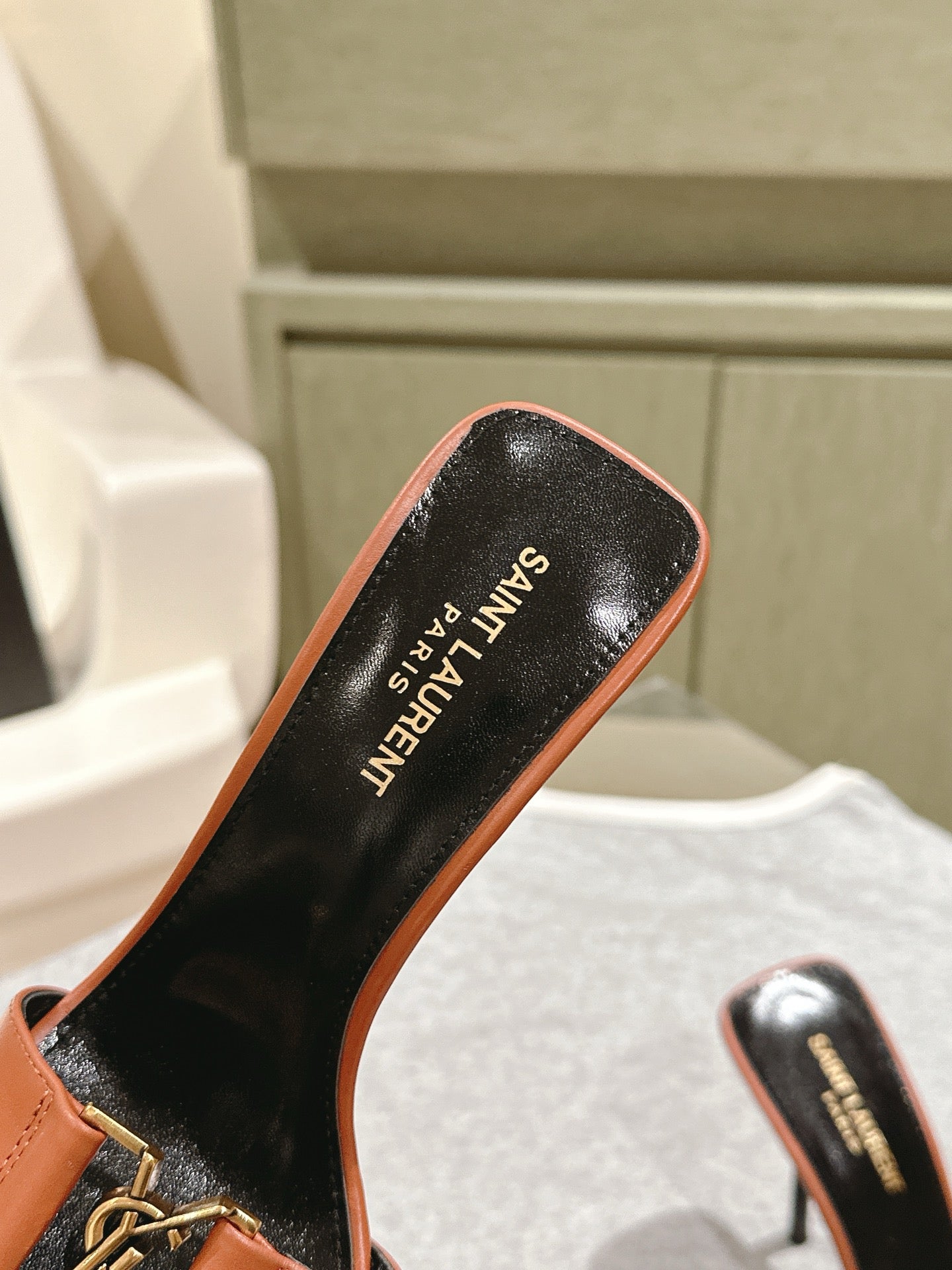 YSL 25S SQUARE-TOE HIGH-HEEL SANDALS 100 MM IN BURNT ORANGE BROWN LAMBSKIN WITH GOLD HARDWARE - 35