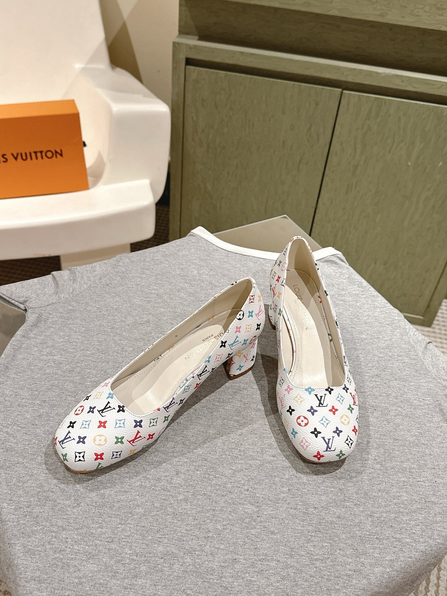 SWING HIGH PUMP 55 MM IN WHITE MONOGRAM CALFSKIN - 35