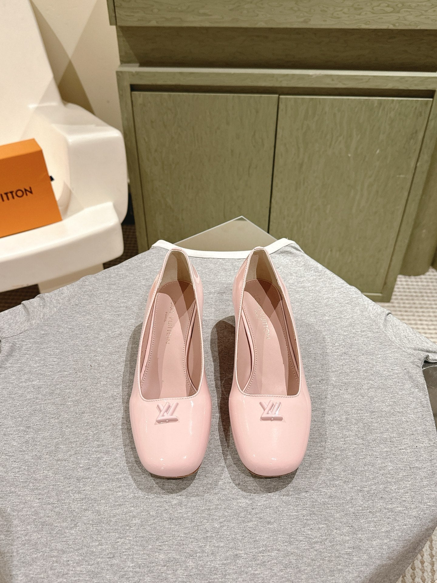 SWING HIGH PUMP 55 MM IN PALE PINK PATENT CALFSKIN - 35