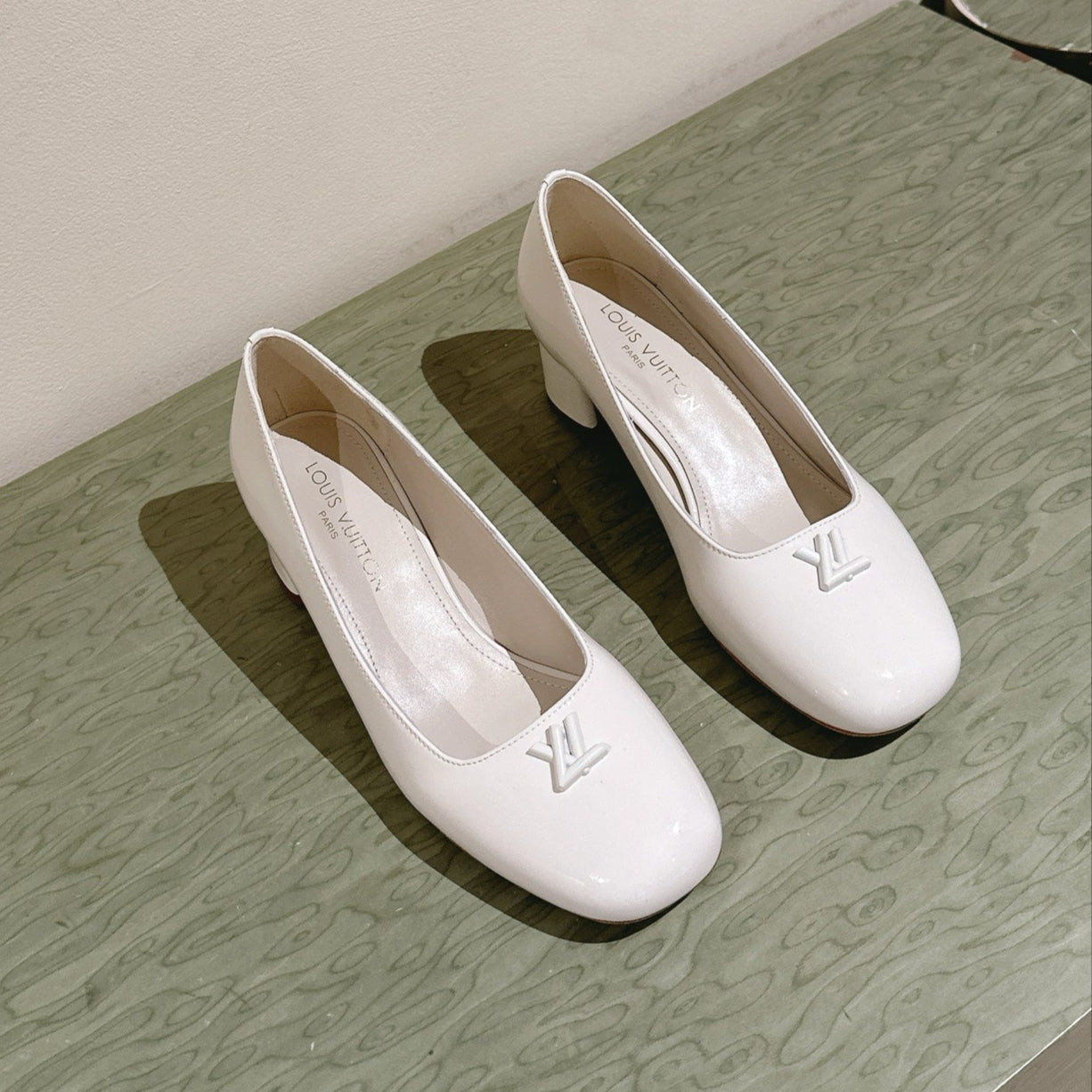 SWING HIGH PUMP 55 MM IN WHITE PATENT CALFSKIN - 35