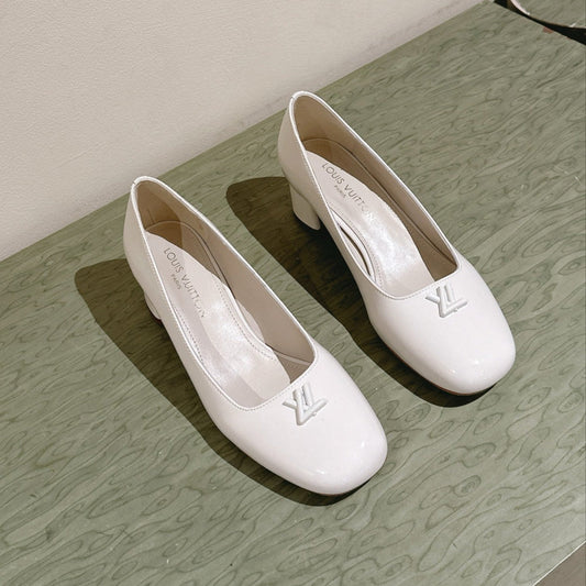 SWING HIGH PUMP 55 MM IN WHITE PATENT CALFSKIN - 35