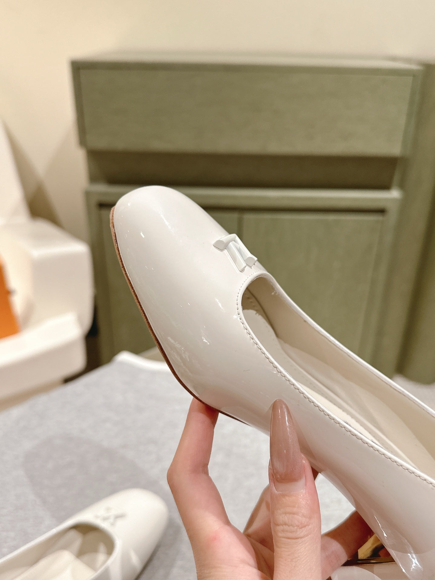 SWING HIGH PUMP 55 MM IN WHITE PATENT CALFSKIN - 35