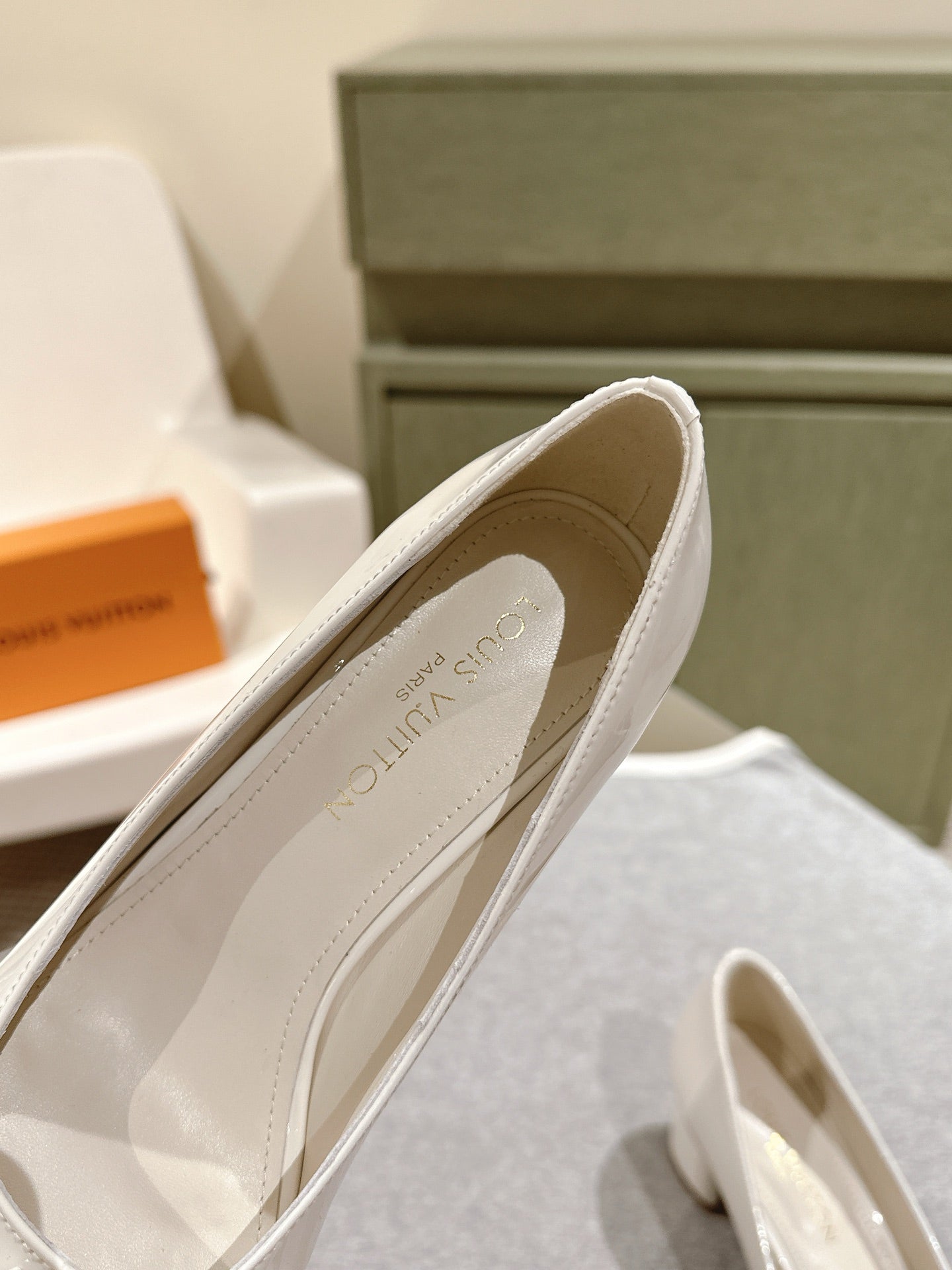 SWING HIGH PUMP 55 MM IN WHITE PATENT CALFSKIN - 35
