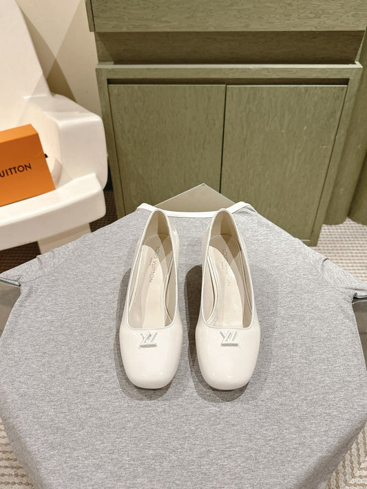 SWING HIGH PUMP 55 MM IN WHITE PATENT CALFSKIN - 35