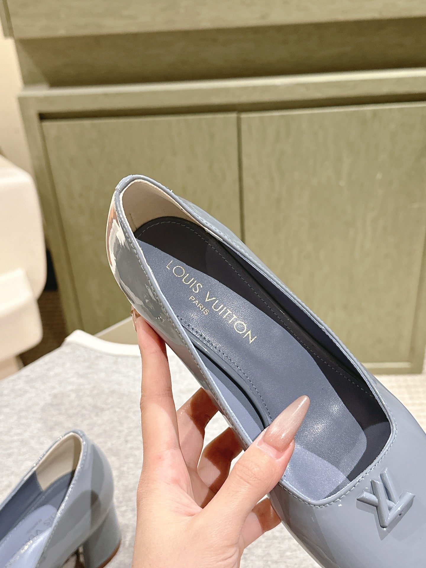 SWING HIGH PUMP 55 MM IN ICE BLUE PATENT CALFSKIN - 35