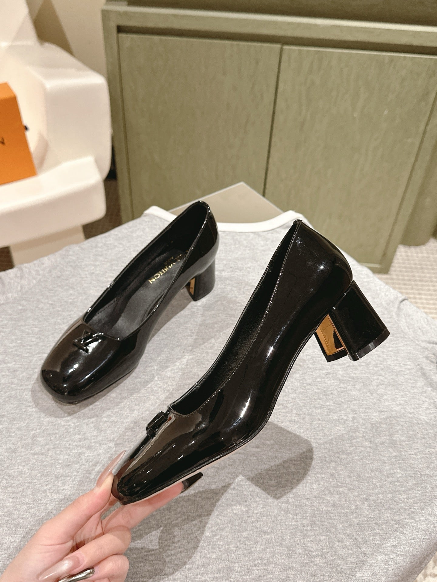 SWING HIGH PUMP 55 MM IN BLACK PATENT CALFSKIN - 35