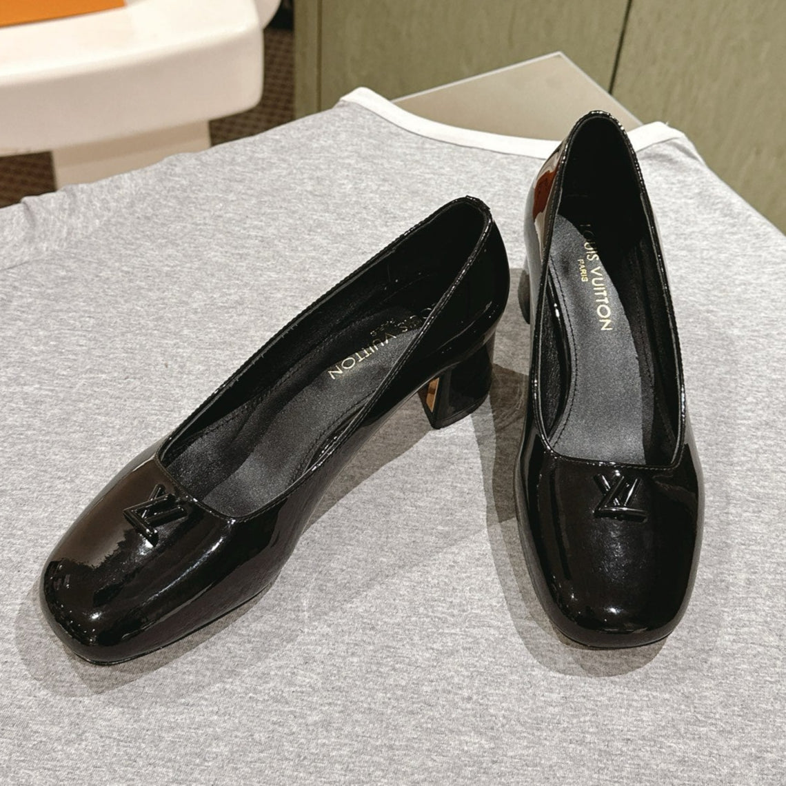 SWING HIGH PUMP 55 MM IN BLACK PATENT CALFSKIN - 35