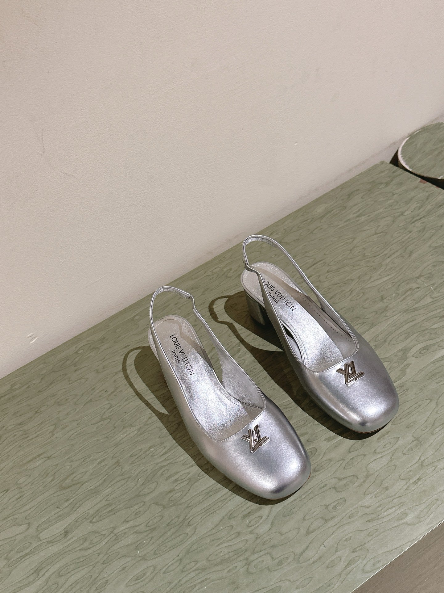 SWING SLINGBACK PUMP 55 MM IN SILVER CALFSKIN - 35