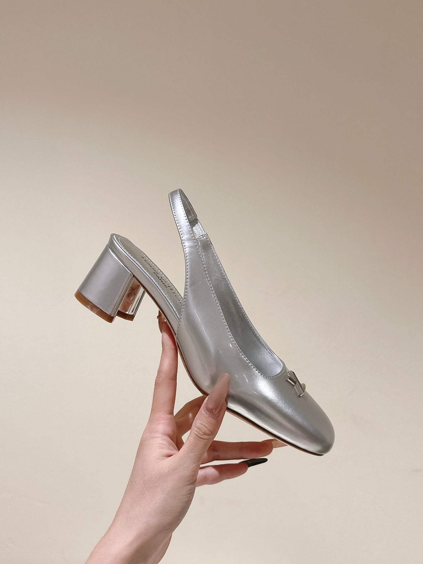 SWING SLINGBACK PUMP 55 MM IN SILVER CALFSKIN - 35