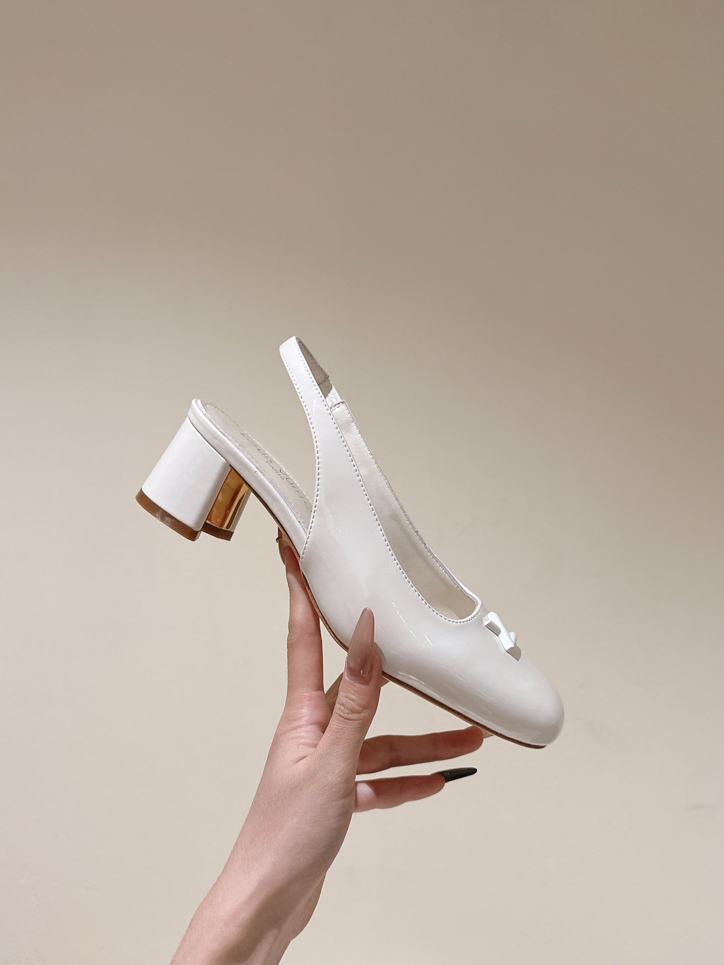 SWING SLINGBACK PUMP 55 MM IN WHITE PATENT CALFSKIN - 35