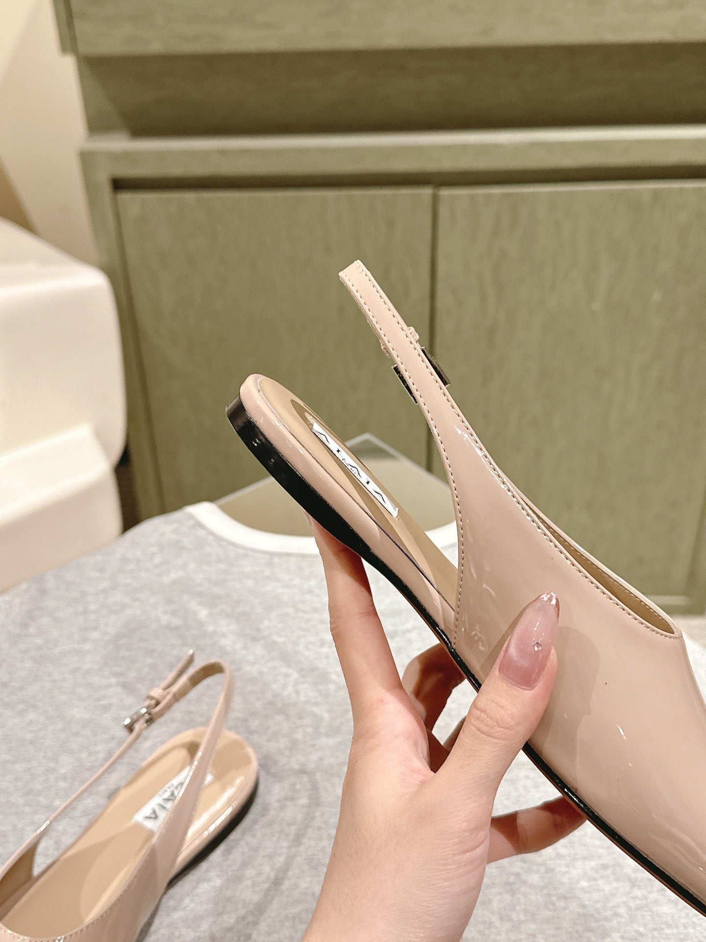 ALAIA SLINGBACK 25S IN LIGHT BEIGE PATENT LEATHER - 35