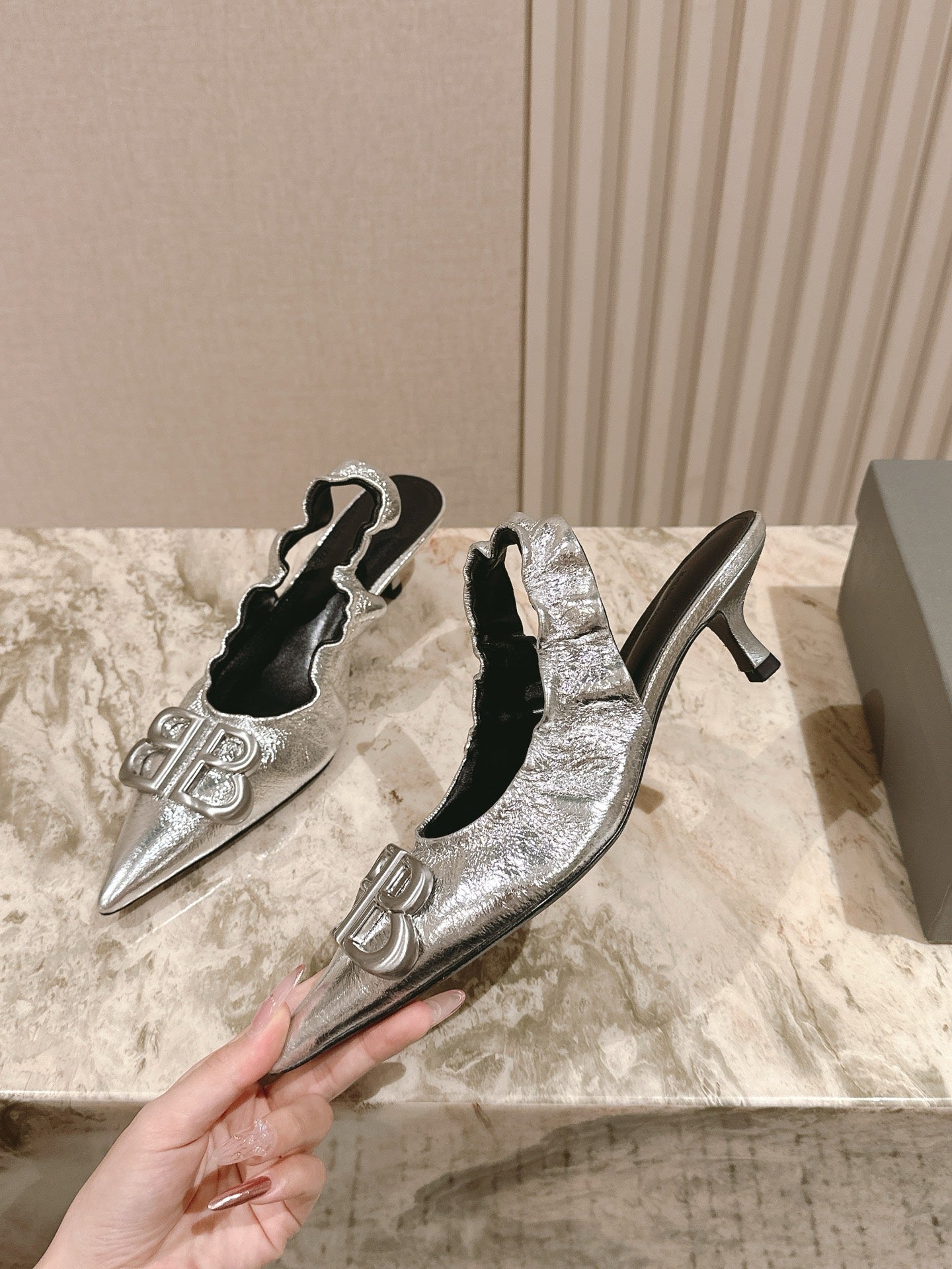 BALENCIAGA 25S HIGH SLINGBACK 45 MM IN SILVER LAMBSKIN WITH SILVER HARDWARE - 35