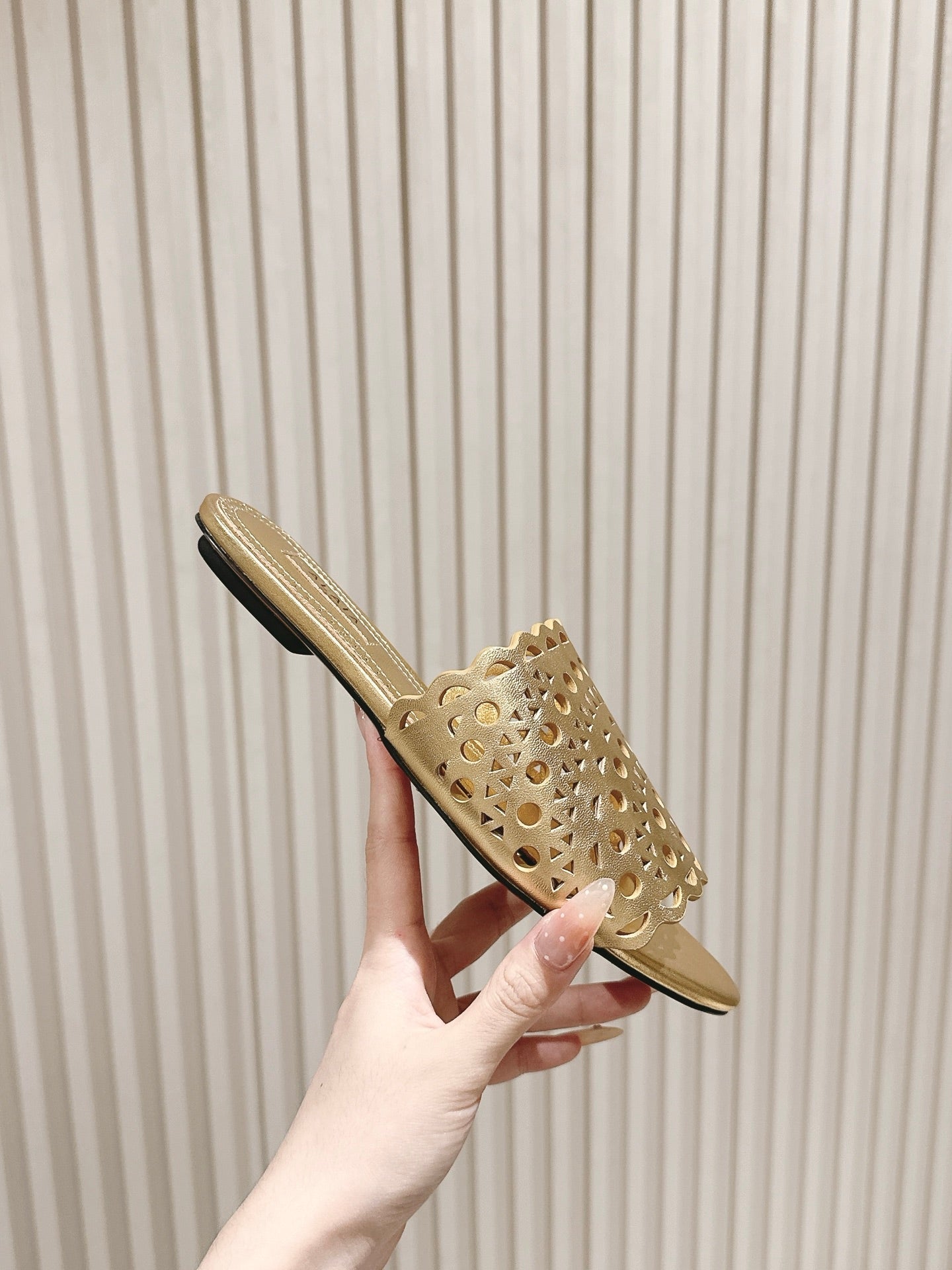 ALAIA PERFORATED SLIDE SANDALS 25S IN LIGHT GOLD LAMBSKIN - 35