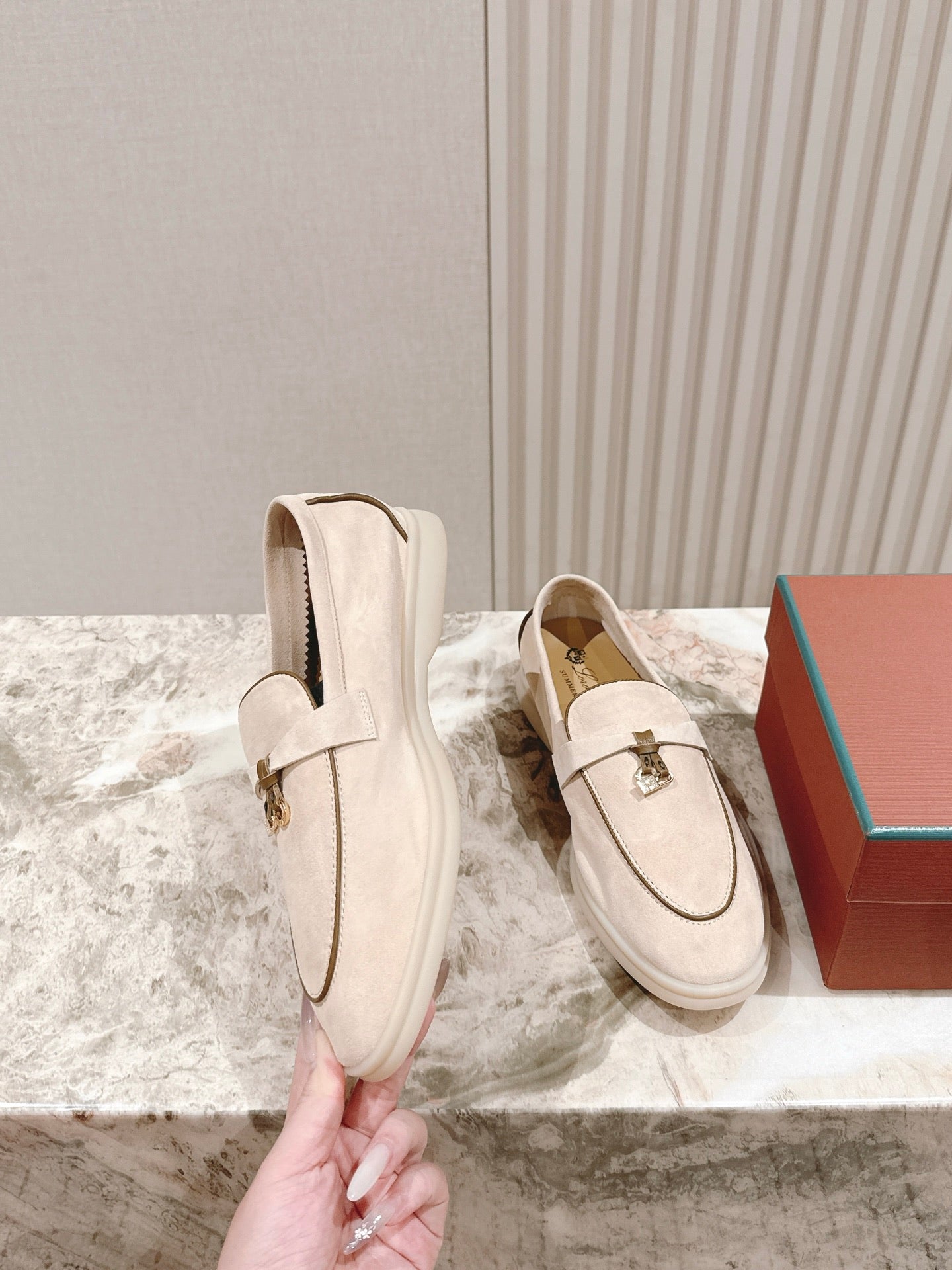 LP LOAFERS 25S IN CHAMPAGNE BEIGE SUEDE WITH SILVER HARDWARE - 35