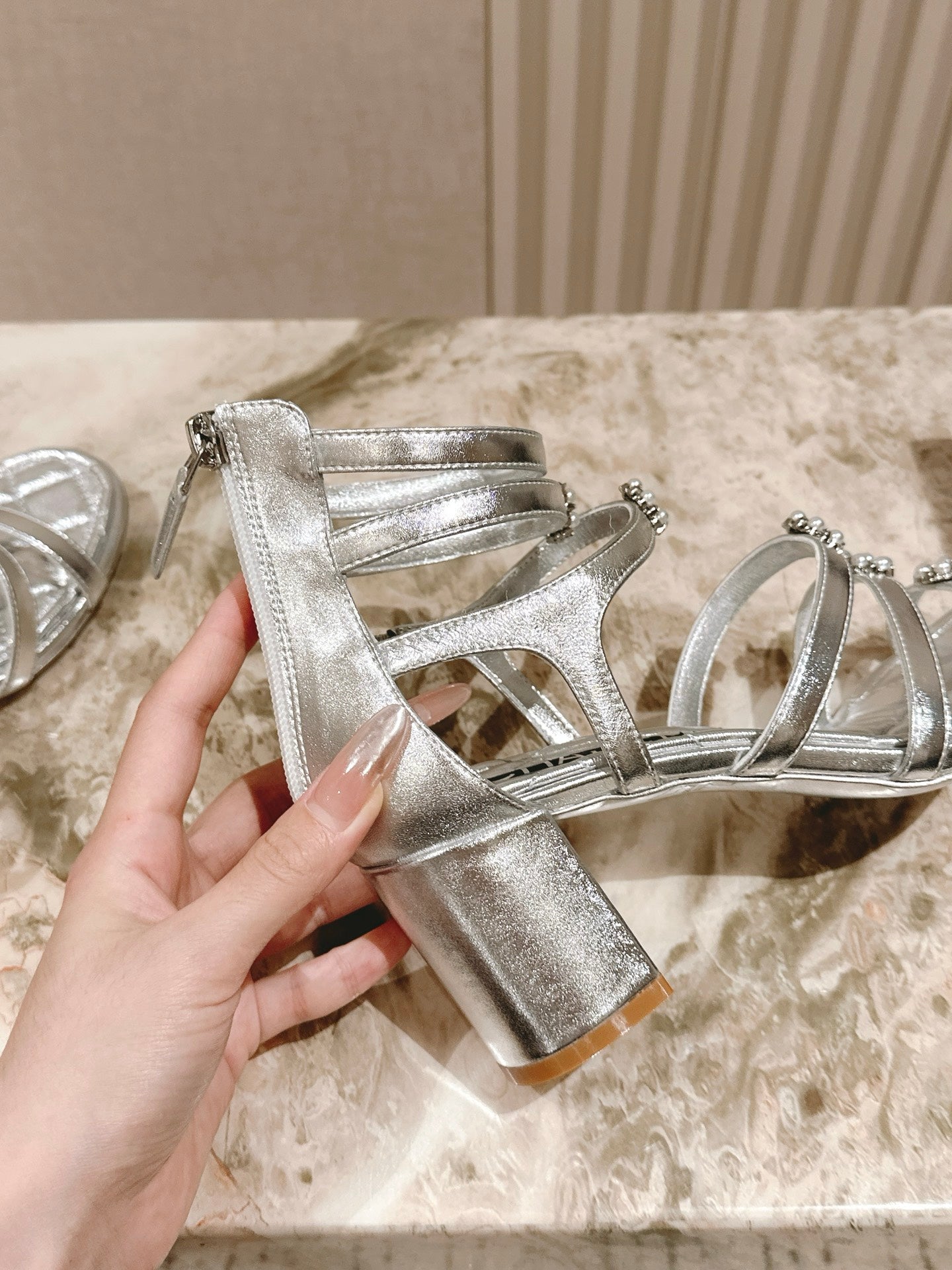 CC HIGH SANDAL 25S IN SILVER LAMBSKIN PEARL FLOWERS - 35