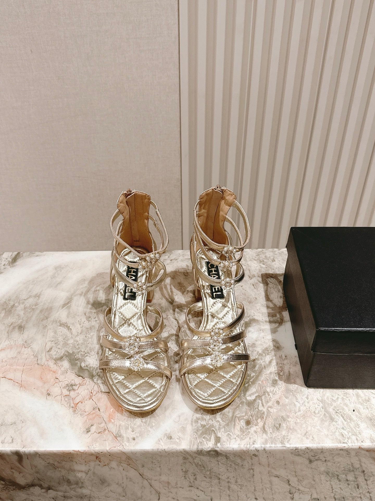CC HIGH SANDAL 25S IN GOLD LAMBSKIN PEARL FLOWERS - 35