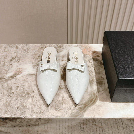 CC FLAT MULES 25S IN WHITE PATENT LEATHER - 35