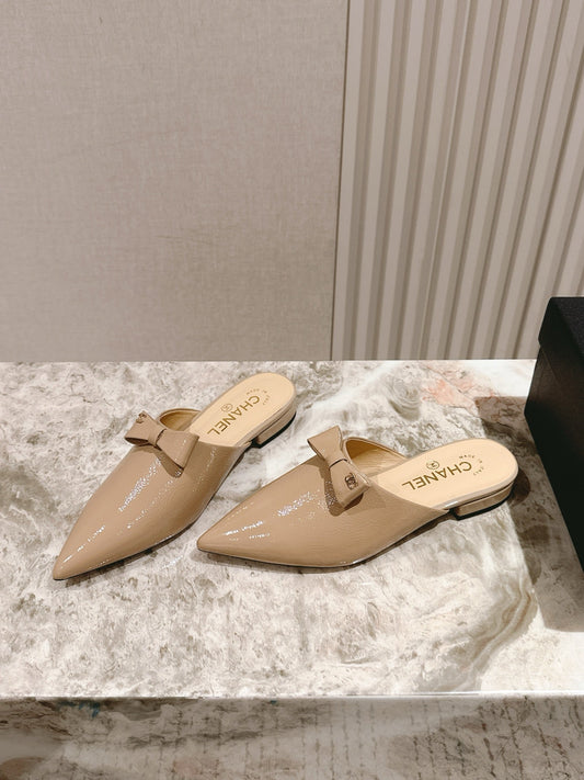 CC FLAT MULES 25S IN BEIGE PATENT LEATHER - 35