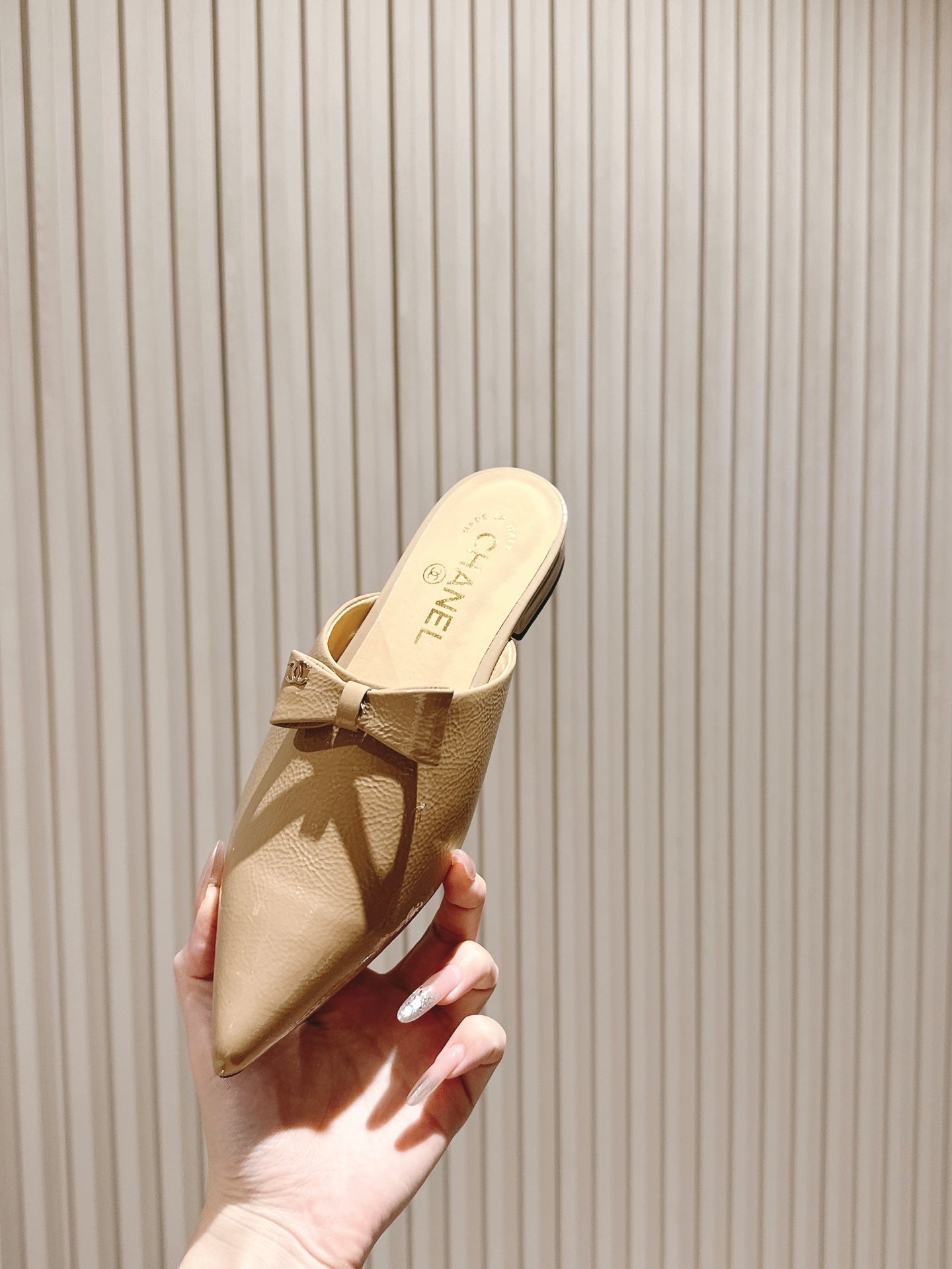 CC FLAT MULES 25S IN BEIGE PATENT LEATHER - 35