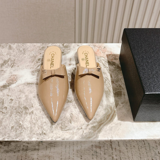 CC FLAT MULES 25S IN BEIGE PATENT LEATHER - 35