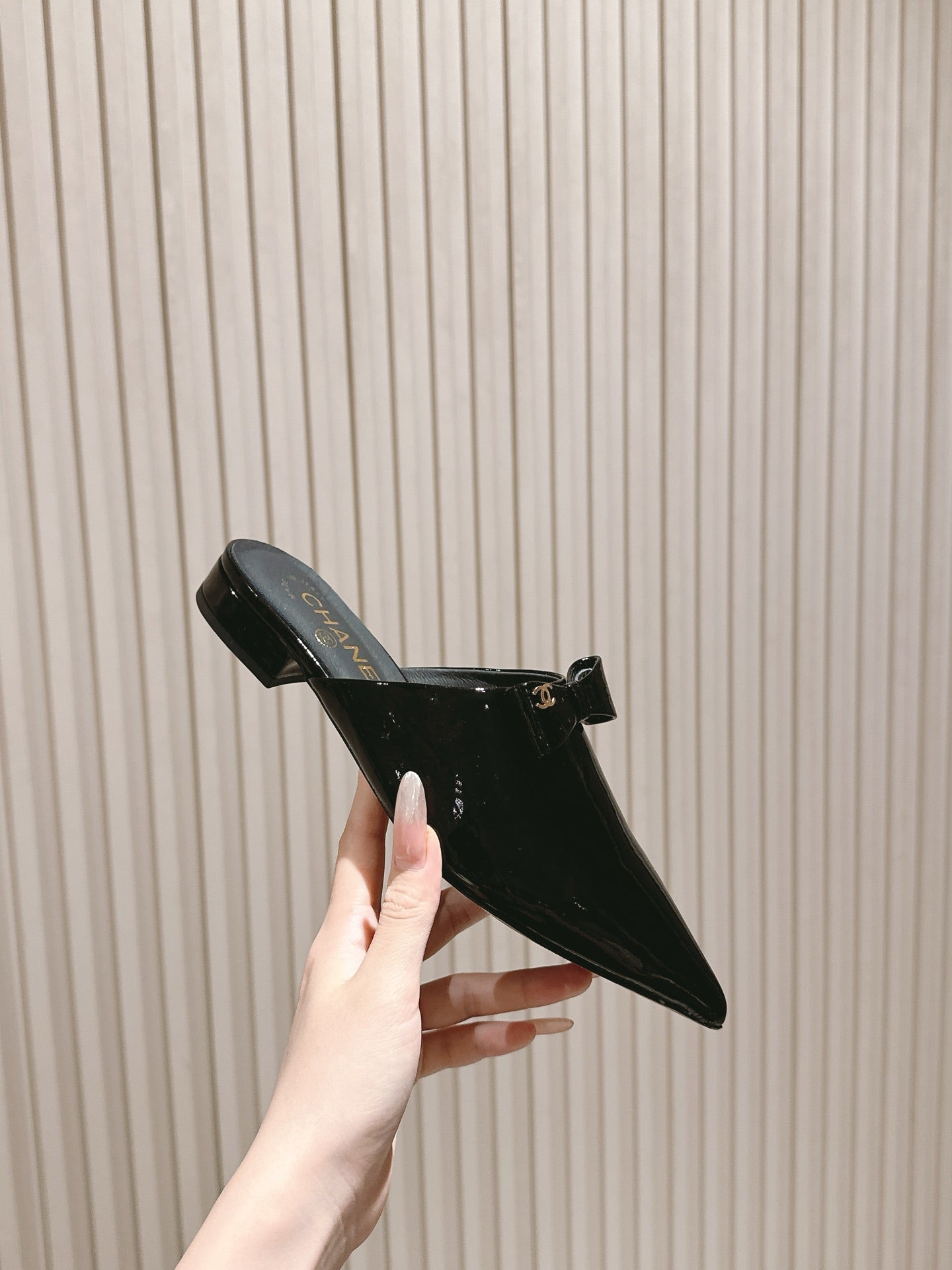 CC FLAT MULES 25S IN BLACK PATENT LEATHER - 35