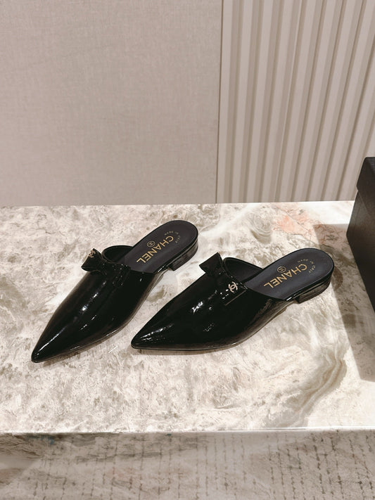 CC FLAT MULES 25S IN BLACK PATENT LEATHER - 35
