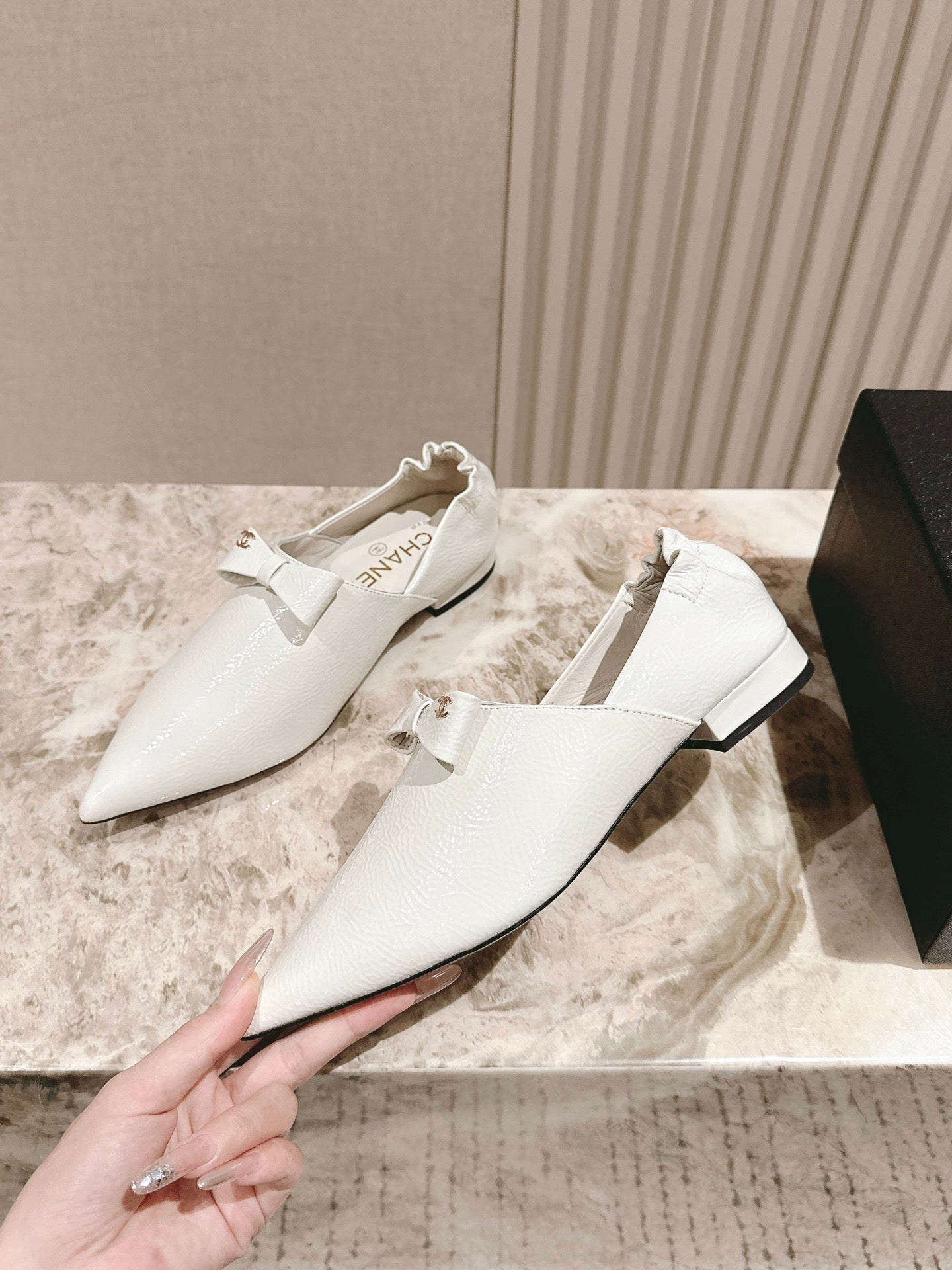 CC FLATS 25S IN WHITE PATENT LEATHER - 35