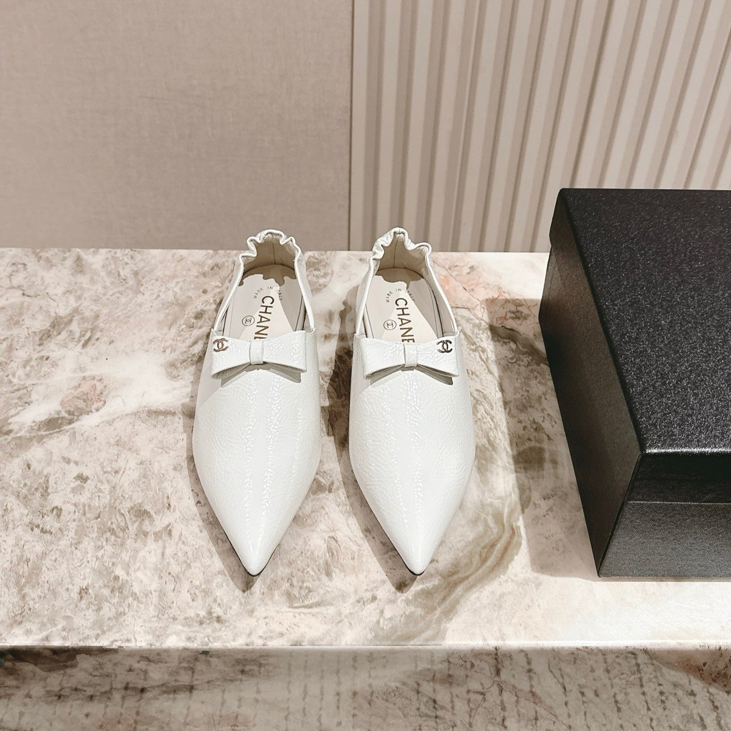 CC FLATS 25S IN WHITE PATENT LEATHER - 35