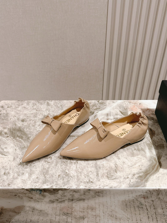 CC FLATS 25S IN BEIGE PATENT LEATHER - 35