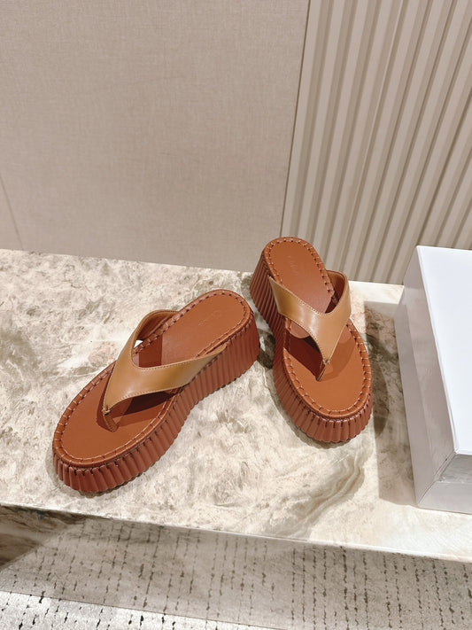 ШКІРЯНІ ШЛЬОПАНЦІ CHLOÉ 26S НА ПЛАТФОРМІ, КОЛІР КОРИЧНЕВИЙ