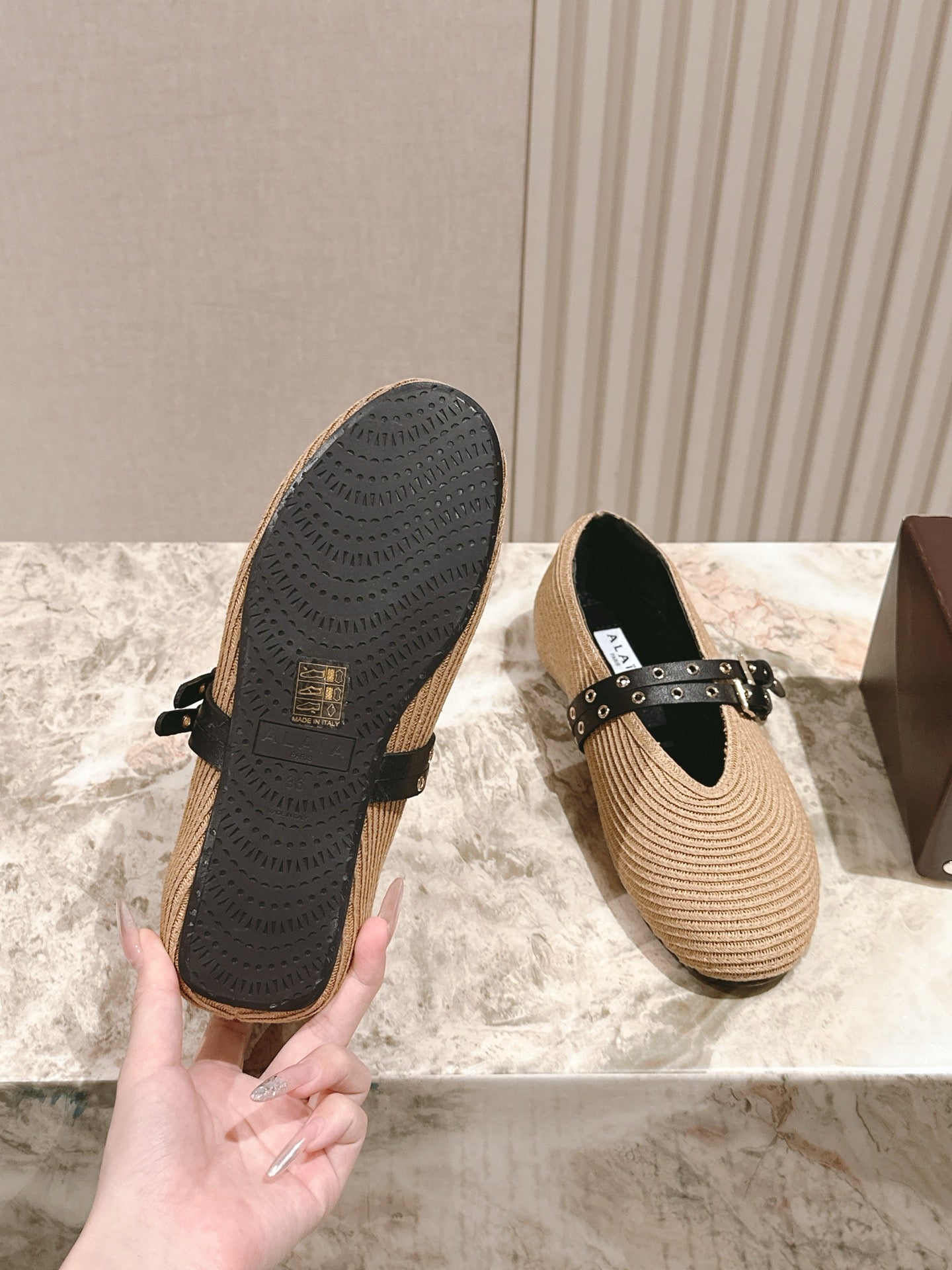 ALAIA MARY JANE 25S IN BEIGE RAFFIA AND BLACK LAMBSKIN WITH SILVER HARDWARE - 35