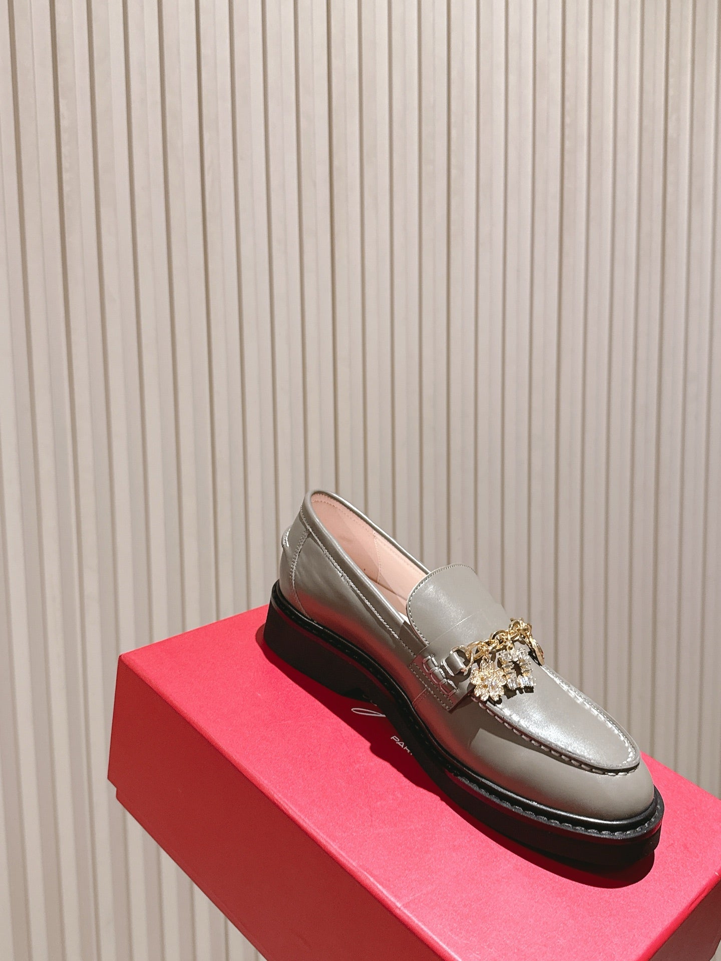 ROGER VIVIER 25S RANGERS CHAIN LOAFER IN GRAY CALFSKIN - 35