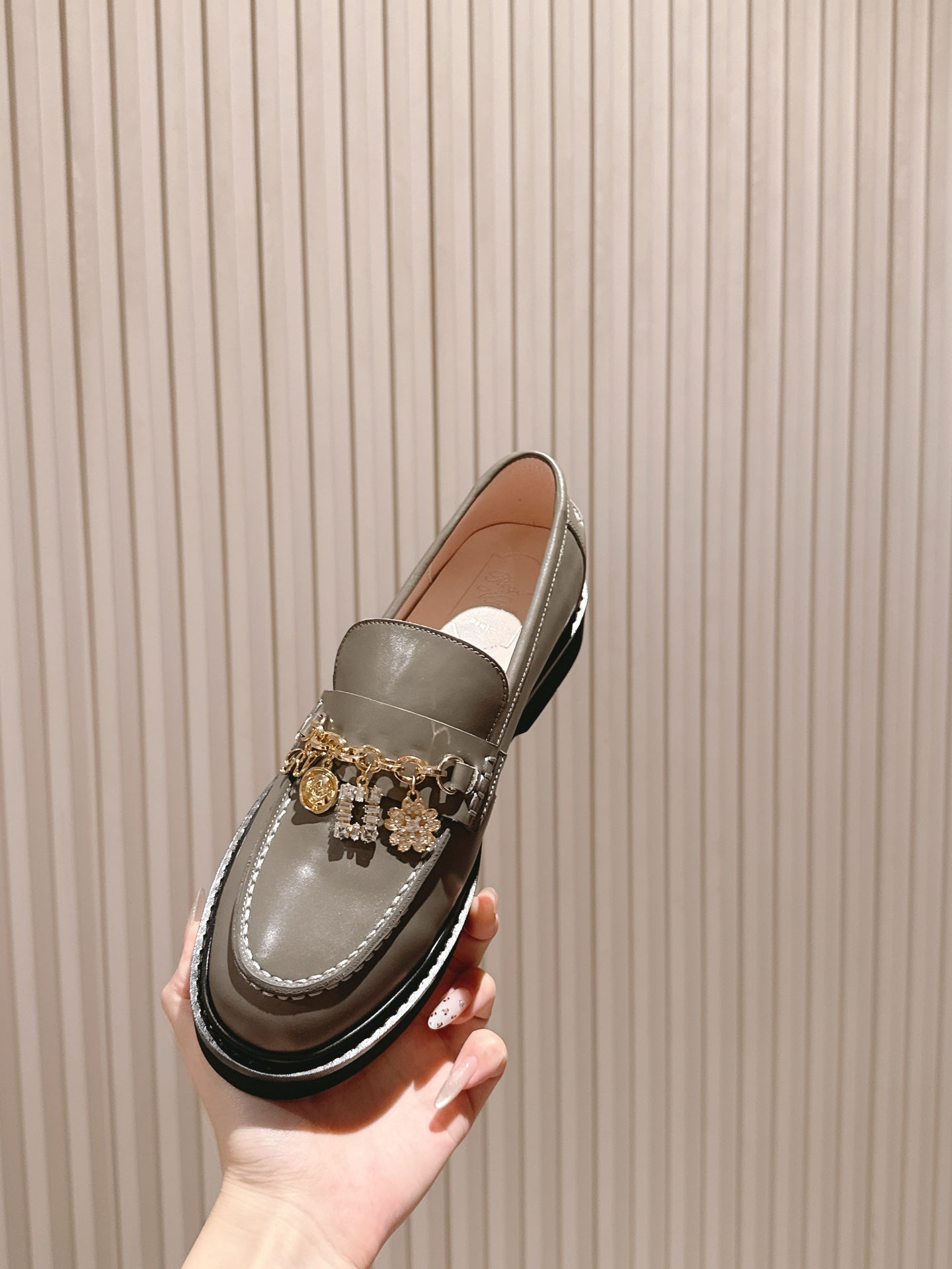 ROGER VIVIER 25S RANGERS CHAIN LOAFER IN GRAY CALFSKIN - 35