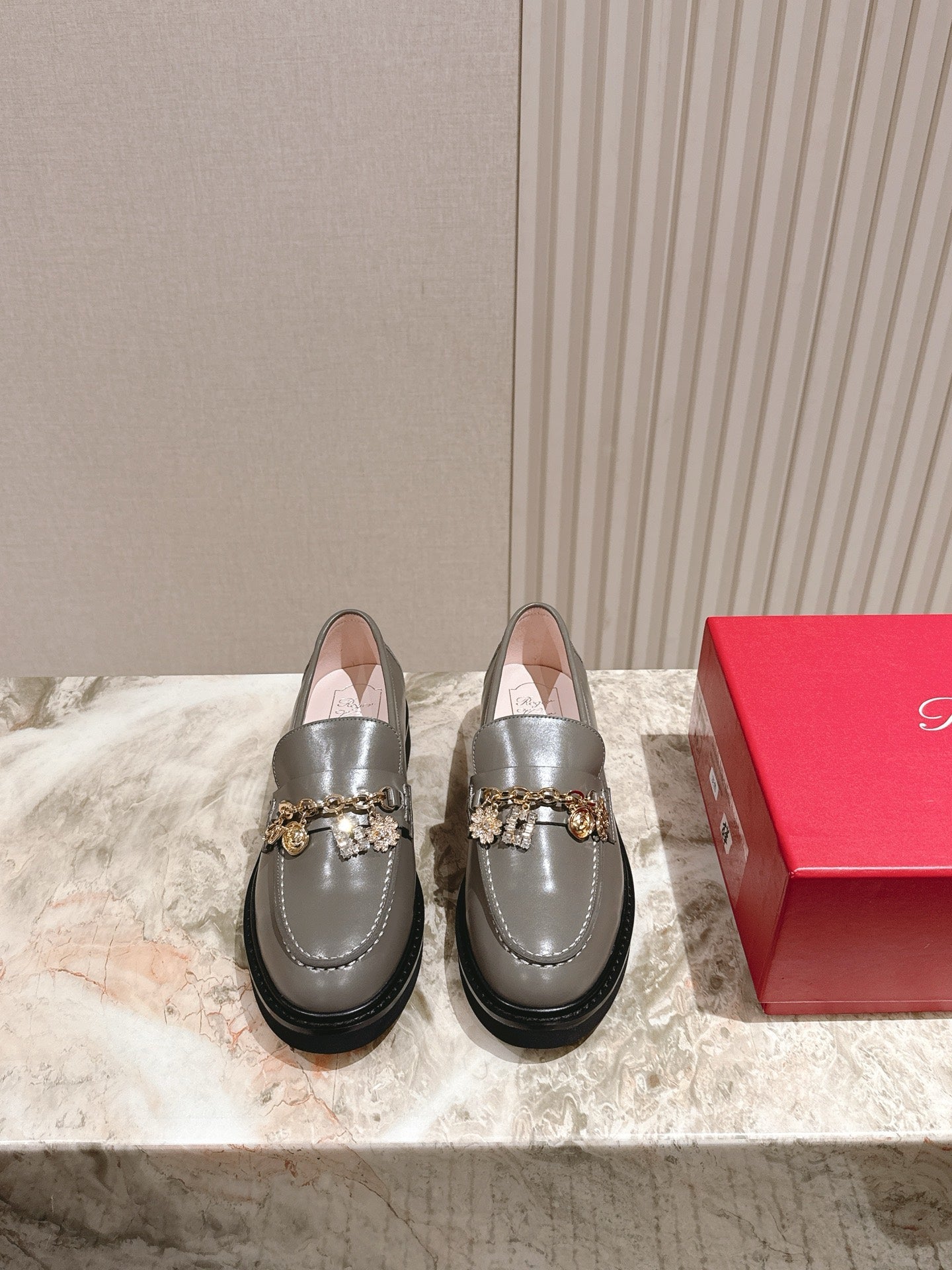 ROGER VIVIER 25S RANGERS CHAIN LOAFER IN GRAY CALFSKIN - 35