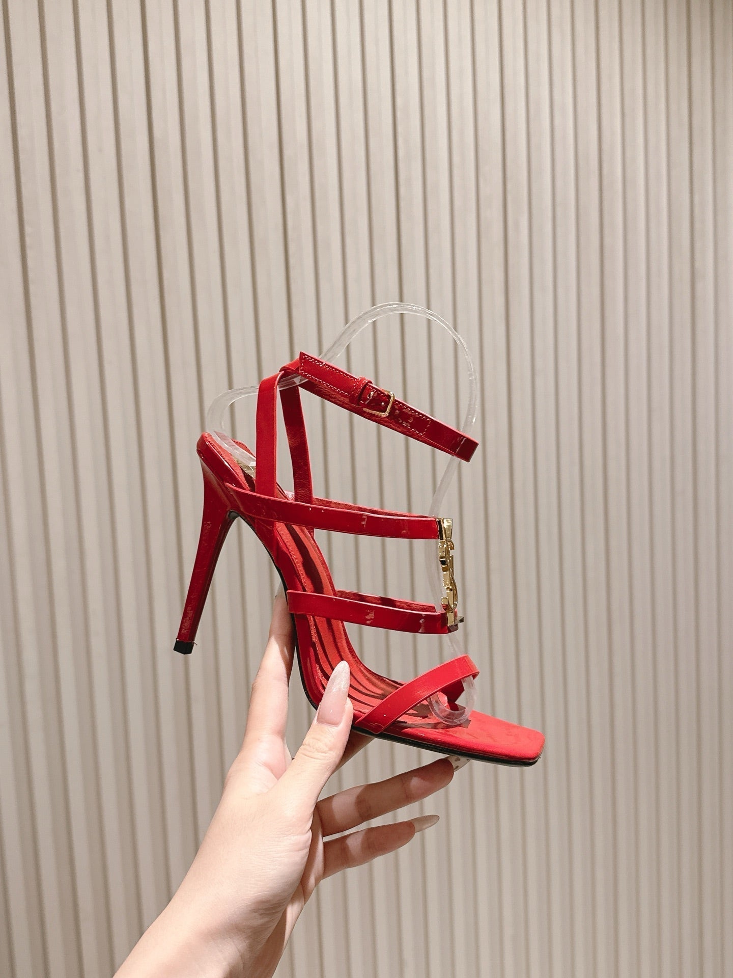 YSL 25S STILETTO HIGH-HEEL SANDALS 100 MM IN RED LAMBSKIN WITH GOLD HARDWARE - 35