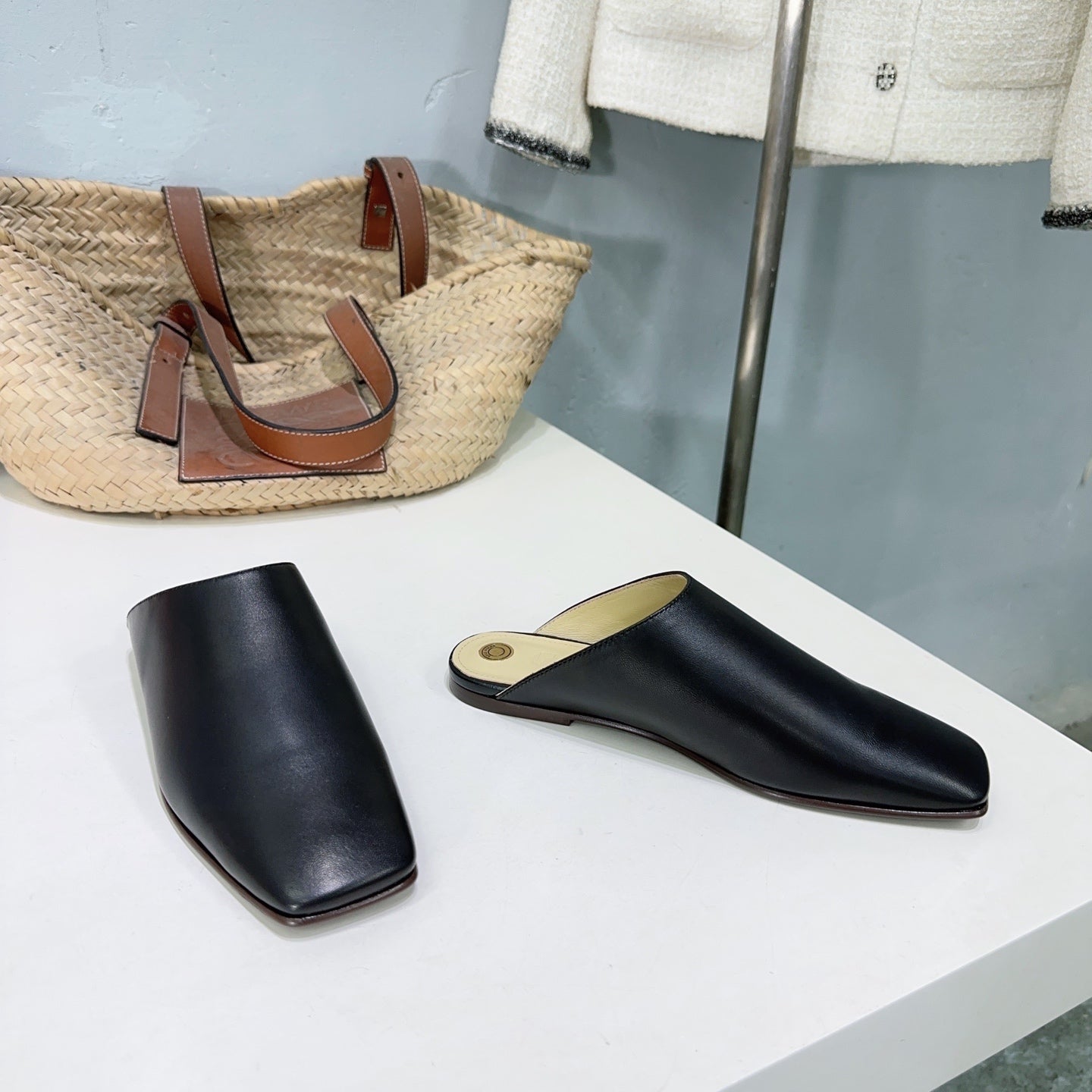 FLAT BUBBLE IN BLACK LAMBSKIN - 35